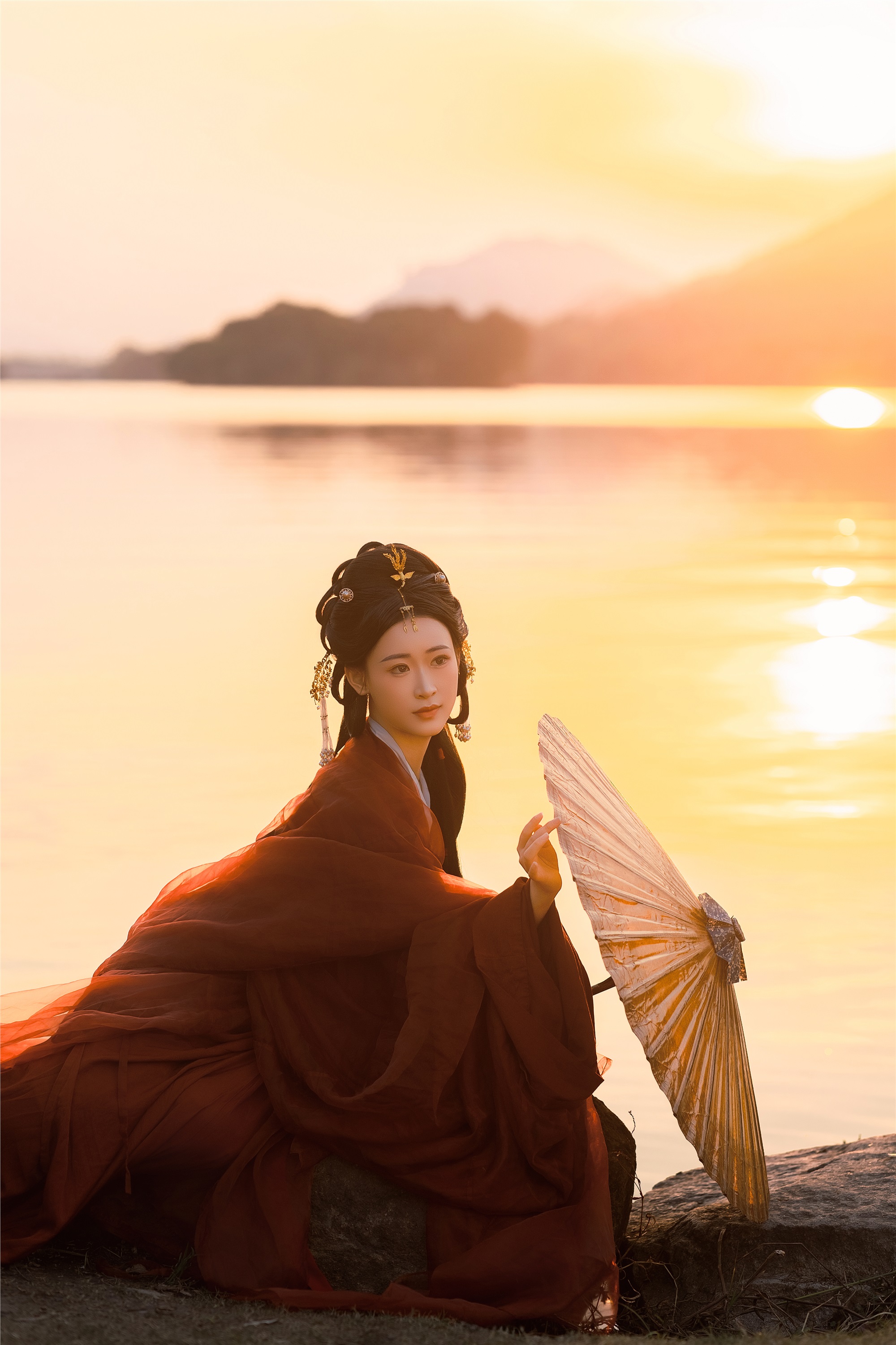 YITUYU艺图语 2025.01.27 落日熔金 江月月月